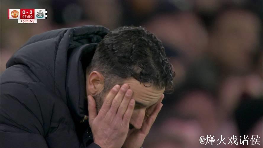 从三后卫到四后卫,阿莫林调整之下曼联依旧迷茫 从三后卫到四后卫,阿莫林调整之下曼联依旧迷茫